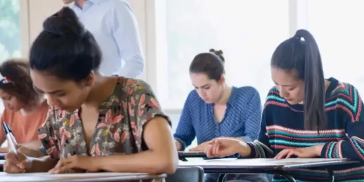 La ville de Castelnau au chevet des étudiants