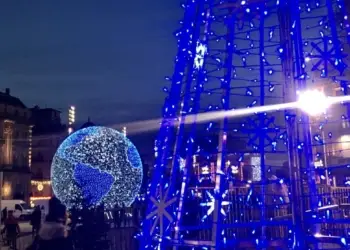 Le globe lumineux sera remplacé par une autre attraction