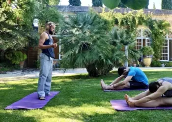Fais ta séance yoga au Château de Flaugergues