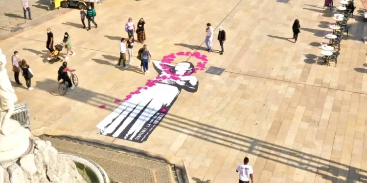 Une fresque géante pour dire stop au cancer du sein