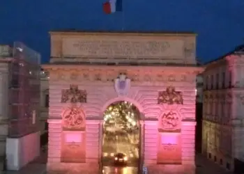 Montpellier voit la nuit en rose