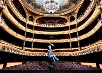 Montpellier : Il danse sur la scène de l'Opéra Comédie avec son BMX
