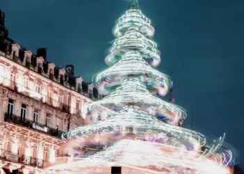Montpellier : un grand sapin sur la Comédie !