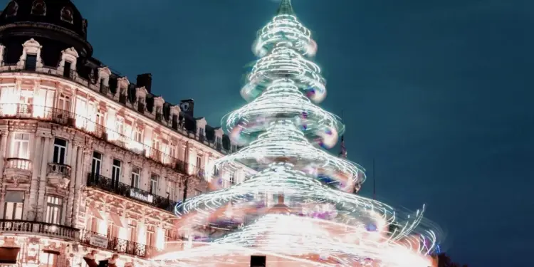 Montpellier : un grand sapin sur la Comédie !