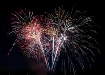 14 Juillet le feu d’artifice arrive dans le centre-ville (1)