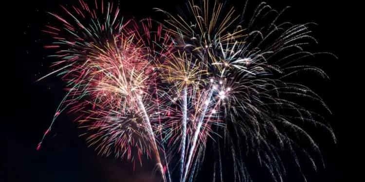 14 Juillet le feu d’artifice arrive dans le centre-ville (1)