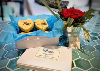 Saint-Valentin dites-lui « je t’aime » avec des cookies et des fleurs