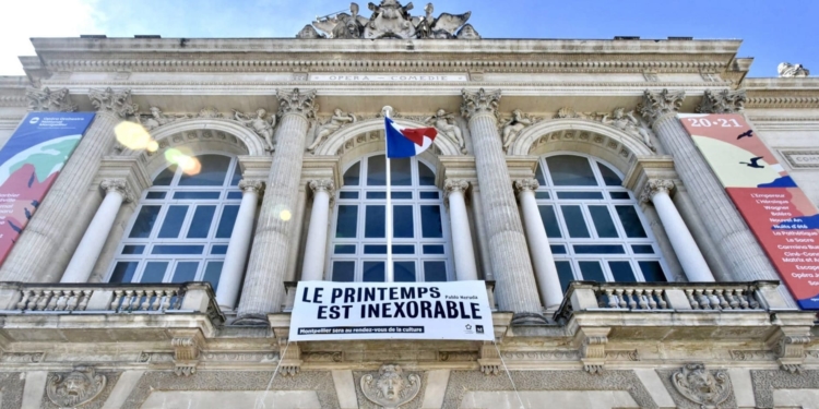 Montpellier : des banderoles géantes pour soutenir la culture !