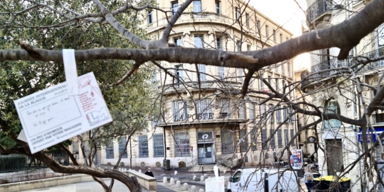 Montpellier : 500 cartes à blagues dans l’Ecusson pour nous donner le moral