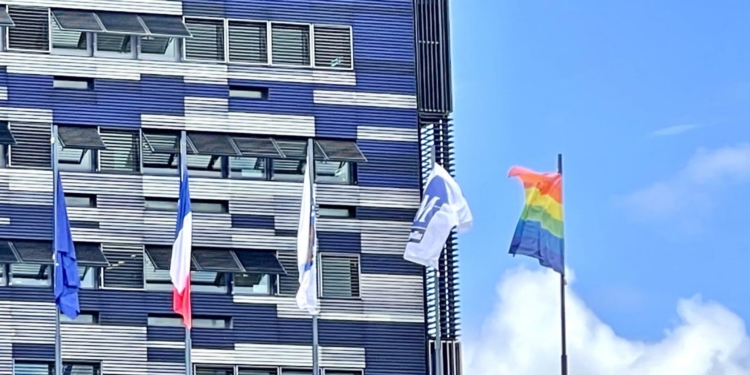 Montpellier hisse le rainbow flag