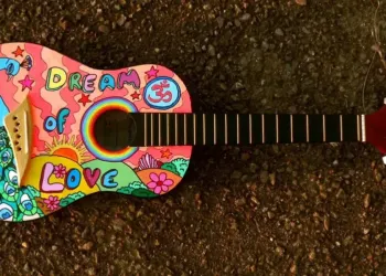 Un orchestre de 100 guitares pour un grand final au Peyrou