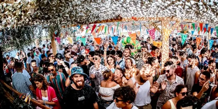 La folie Elrow s'empare de la Paillote Paradise