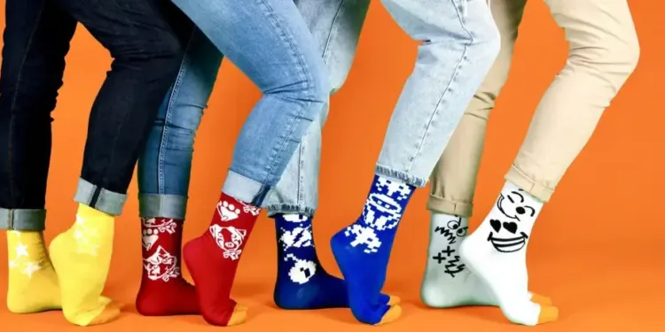Les chaussettes montpelliéraines Cruel Dilemme sont en solde !