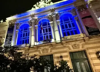 Montpellier : l'Opéra Comédie en bleu pour célébrer les droits de l’enfant