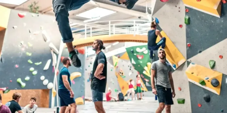 Boulder Line, le bar qui associe pinte et escalade