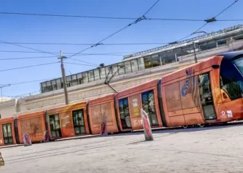 Un tram aux couleurs de la Comédie du livre
