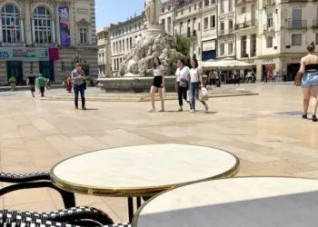 Place de la Comédie : on va pouvoir encore trinquer cet été en terrasse !