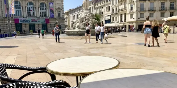 Place de la Comédie : on va pouvoir encore trinquer cet été en terrasse !