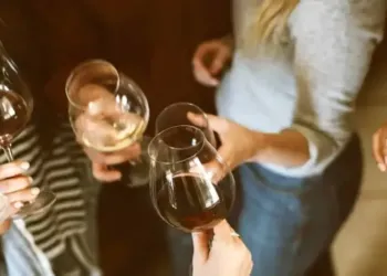 Ambiance Vin Et Fete Lors Des Leztivales