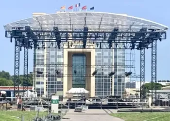 Montpellier : on monte la grande scène de la Fête de la Musique