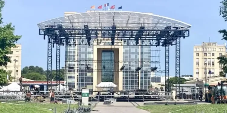 Montpellier : on monte la grande scène de la Fête de la Musique