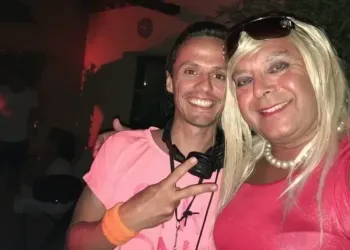 People : Rodrigo Fernandez annonce son mariage avec la pulpeuse Samantha Oups
