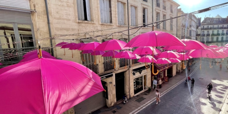 Montpellier : le retour des 500 parapluies rue de la Loge