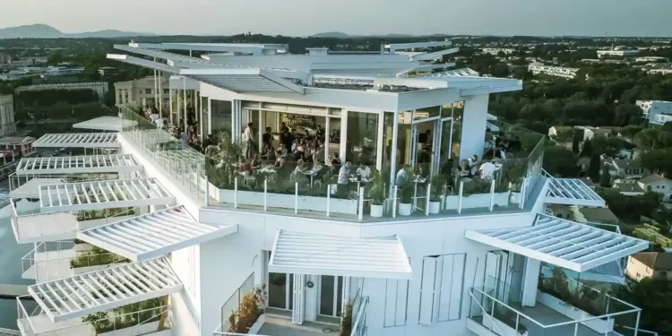 Les amateurs de musique électronique ont rdv au rooftop de l’Arbre Blanc à Montpellier
