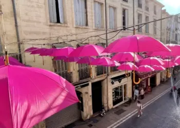 Montpellier : le retour des 500 parapluies rue de la Loge