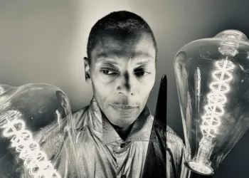 Jeff Mills aux platines de Tropisme à Montpellier