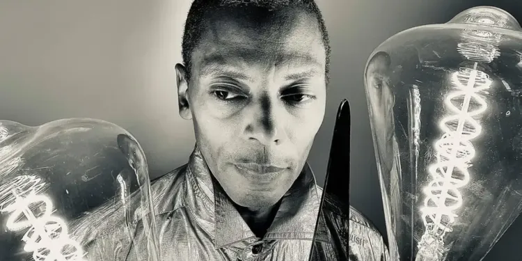 Jeff Mills aux platines de Tropisme à Montpellier