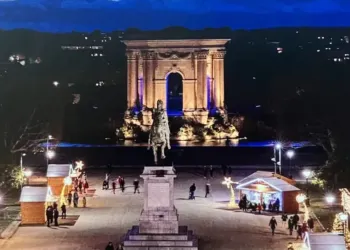 Noël : une grande structure lumineuse dans les jardins du Peyrou à Montpellier