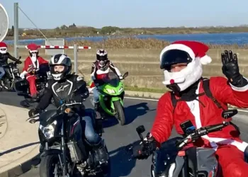 250 Pères Noël pour la balade de Noël jusqu’à Palavas