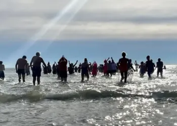 Le bain de Noël de Pérols dans une eau à 12°