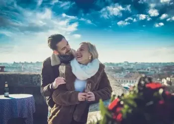 Une Saint Valentin avec champagne et coucher du soleil au sommet de l’arc de triomphe à Montpellier
