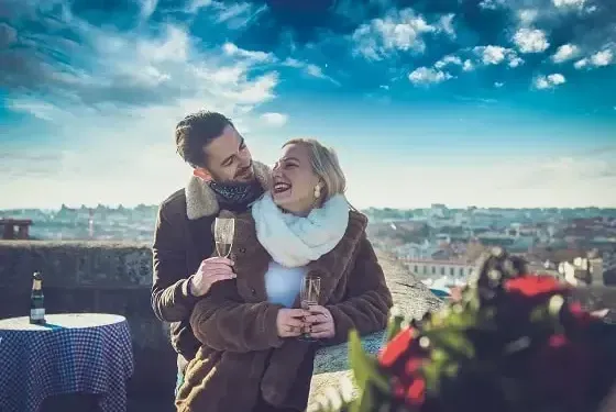 Une Saint Valentin avec champagne et coucher du soleil au sommet de l’arc de triomphe à Montpellier