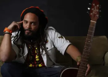 Isiah Shaka et the Zulu Rockerz sur la scène du JAM à Montpellier