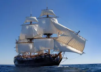 Le Götheborg, le plus grand voilier en bois du monde, fait escale à Sète