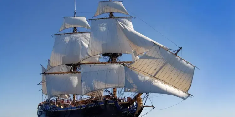 Le Götheborg, le plus grand voilier en bois du monde, fait escale à Sète