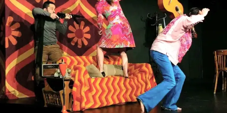 “Il venait d'avoir 18 ans” : un spectacle subtil et hilarant au théâtre la Chocolaterie
