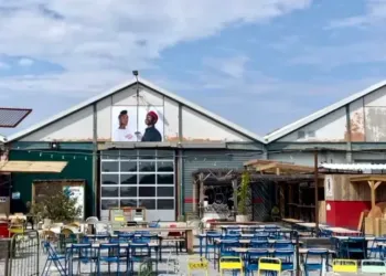 Vivez l'inauguration du Café Caché : le nouveau bar d'été de Tropisme