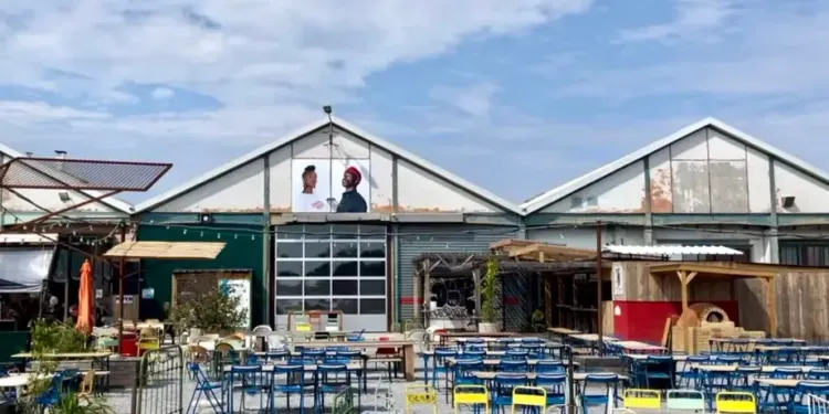 Vivez l'inauguration du Café Caché : le nouveau bar d'été de Tropisme