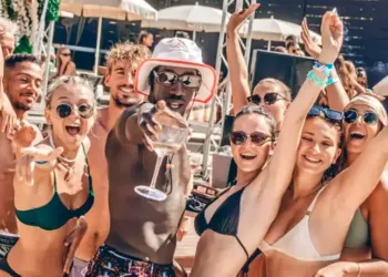 Pride : une pool party géante au Mas du Couran