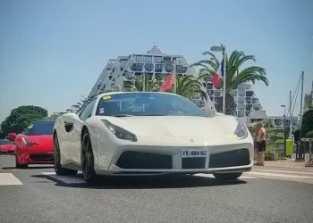 Une armada de Ferrari prêtent à vrombir à la Grande Motte