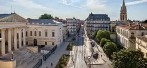 Un petit déj en haut de l’Arc de Triomphe à Montpellier ?