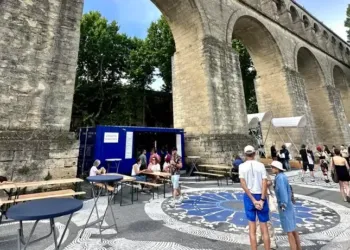 Samedi 1er juin a été inauguré un espace temporaire d’animations et la rue Saint Louis, au pied du célèbre aqueduc Saint-Clément.