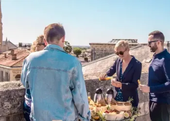 Un petit déj en haut de l’Arc de Triomphe à Montpellier ?