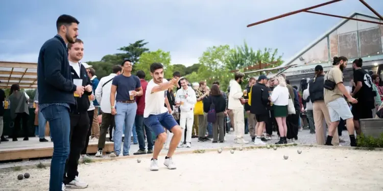Transat, cocktails, grillades, pétanque et musique à Tropisme