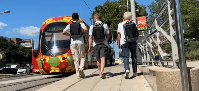 Des agents de liaison informent les riverains concernés par le contournement ouest de Montpellier