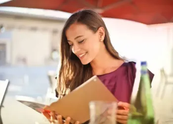 Une librairie éphémère à ciel ouvert place Salengro à Montpellier